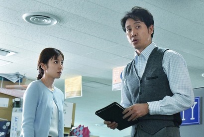 松岡茉優、大泉洋“編集長”の企みに翻弄される!?『騙し絵の牙』場面写真 画像