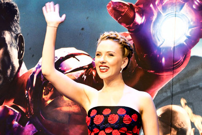 スカーレット・ヨハンソン、携帯カメラで断りもなく撮影するファンに苦言 画像