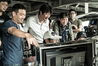 キム・ユンソク、チュ・ジフンに「賛辞を贈りたい」『暗数殺人』メイキング 画像