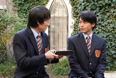 中村倫也の高校生姿が話題に 「美食探偵 明智五郎」4話の展開に「エグい」の声も 画像