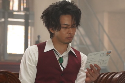 中村倫也“明智”の無精ひげ姿が話題！初めて“弱み”見せる…「美食探偵」 画像