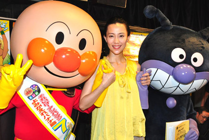 木村佳乃、娘はアンパンマンの人形がお気に入り 画像