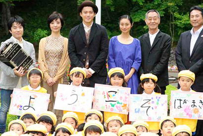 小栗旬、宮沢賢治ゆかりの地で歓迎ムードに感激しすぎて“小栗賢治”に改名？ 画像