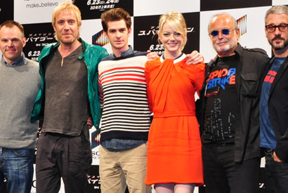 アンドリュー・ガーフィールドとエマ・ストーン、会見中も見つめ合ってウットリ！ 画像