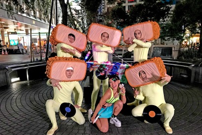 北村匠海、『とんかつDJアゲ太郎』で全身タイツ披露！ 映画初出演フワちゃんとコラボ 画像