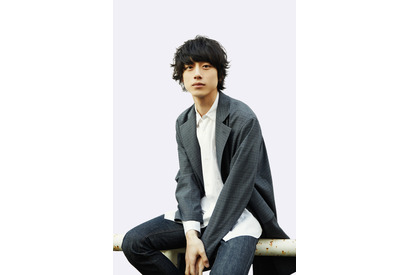 坂口健太郎、柴咲コウと「35歳の少女」で初共演！初恋の相手役 画像