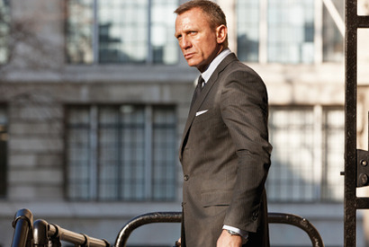 ジェームズ・ボンド、ロンドン五輪開会式にエリザベス女王とヘリで乱入！ 画像