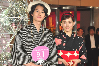 綾瀬はるか、魔法のコンパクトで「恐竜になりたい」 画像