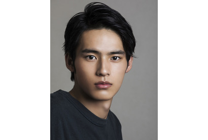 岡田健史、浜辺美波の彼氏候補役に「ウチの娘は、彼氏が出来ない!!」 画像