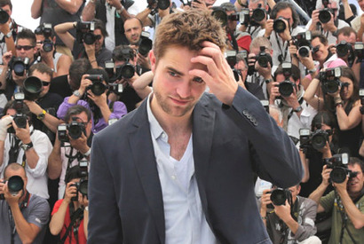 傷心のロバート・パティンソン、R・ウィザースプーンの別邸で今後を思案中 画像