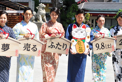 阿部サダヲ、松たか子らの浴衣姿にデレデレ　日替わりで愛人にしたい？ 画像