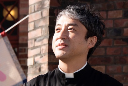 ムロツヨシ映画初主演、牧師で父に！ 愛娘を救おうと奔走する『マイ・ダディ』 画像