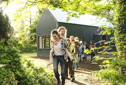 『マンマ・ミーア！』フィリダ・ロイド監督が贈る、奮闘と希望の感動作『サンドラの小さな家』 画像