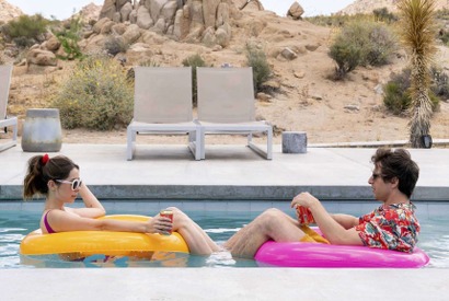 砂漠のリゾートでタイムループ！『パーム・スプリングス』4月9日公開 画像