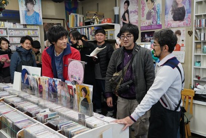 松坂桃李、“あやや”推しの「劔さんそのもの」『あの頃。』メイキング写真 画像