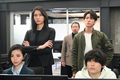 “青いコートの男”の正体が明らかに…忍成修吾も再登場し“名悪役”共演に視聴者沸く「レッドアイズ 監視捜査班」4話 画像