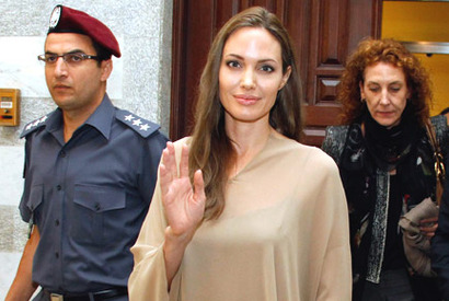 アンジェリーナ・ジョリー、ヨルダン、イラクなどのシリア難民キャンプを訪問 画像