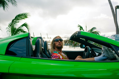 “詩人”マシュー・マコノヒー「とことん楽しみ尽くす」破天荒ぶり！『ビーチ・バム』予告編 画像