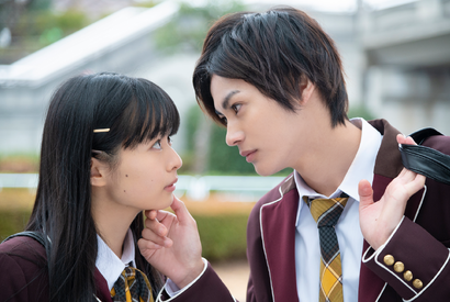 神尾楓珠が顎クイ…運命の出会い切り取る「ブラックシンデレラ」場面写真 画像