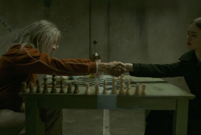 リリー・コリンズ、サイモン・ペッグ“地下に囚われた男”と出会う…『インヘリタンス』日本版予告到着 画像