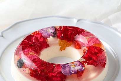 【ディズニー】花をモチーフにしたスウィーツ、ファッションアイテムやコスメで感謝を伝えたい　イクスピアリの母の日ギフト 画像