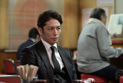 椎名桔平に「悪のカリスマ」「水を得た魚」、玉木宏の白タキシードには「眼福」の声…「桜の塔」5話 画像