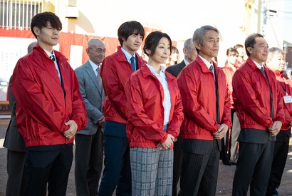 赤楚衛二、窪田正孝と宮沢りえの“秘書軍団”に！『決戦は日曜日』で「てんやわんやな選挙活動」 画像