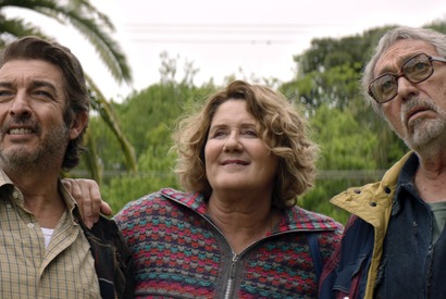 金融危機で無一文!? おじさん軍団の痛快リベンジ描く『明日に向かって笑え！』日本版予告 画像