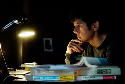 西島秀俊、“演出家”と“舞台俳優”の顔見せる…『ドライブ・マイ・カー』場面写真一挙解禁 画像