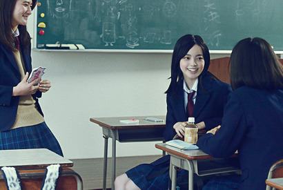 平手友梨奈“ヒナコ”のかつての笑顔が切ない『ザ・ファブル』場面写真＆映像到着 画像