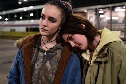 妊娠検査薬を険しく見つめるオータム…『17歳の瞳に映る世界』本編映像＆監督のコメント到着 画像