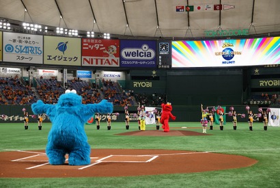 【USJ】人気キャラクターが七夕の夜に登板！読売ジャイアンツとのコラボ始球式開催 画像