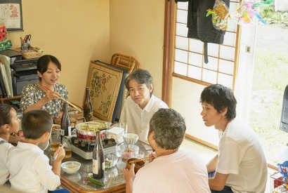 松山ケンイチら“住人”の日常写し出す『川っぺりムコリッタ』温かみ溢れる場面写真 画像