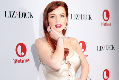 リンジー・ローハン、クラブで女性客を殴って逮捕。収監の可能性が強まる 画像