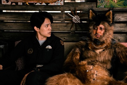 オダギリジョー、池松壮亮のパートナー“警察犬”に…着ぐるみ姿も公開「オリバーな犬」 画像