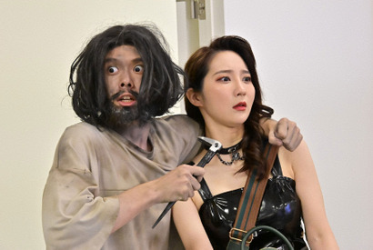 細田佳央太の髭もじゃ“謎の男”姿に「凄い才能」「なんの役でもできる」の声、スカイピースの出演も話題に…「バンクオーバー！史上最弱の強盗」前編 画像