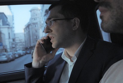 事件に立ち向かう保健省大臣にも密着『コレクティブ 国家の嘘』スリリングな日本版予告 画像