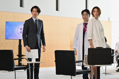 未知子を危機に陥れた“ラッサ熱”がトレンド入り、新たな御意ポーズも注目集める…「ドクターX」第7シリーズ1話 画像