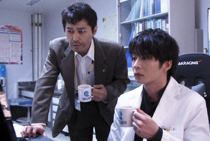 田中圭“神保”が発した遺伝子の名に「もはや早口言葉」、安田顕“安堂”の“ある行動”にも注目集まる…「らせんの迷宮 ～DNA科学捜査～」3話 画像