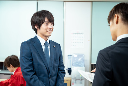 赤楚衛二、初共演・窪田正孝に褒められ笑顔『決戦は日曜日』新写真 画像