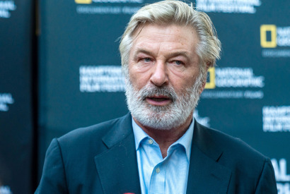 『Rust』銃誤射事故で2件目の訴訟 記録係がアレック・ボールドウィンの行動は「危険性を気にかけていない」と批判 画像