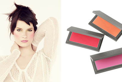 “LOVE IS THE ANSWER”をテーマに、ピースフルなカラーで遊ぶ「THREE」の最新春メイク 画像