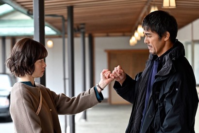 阿部寛“新名”、水中での表情が話題に…新名の身を案じる真子にも「幸せになれる未来はあるんですか」の声「DCU」第8話 画像