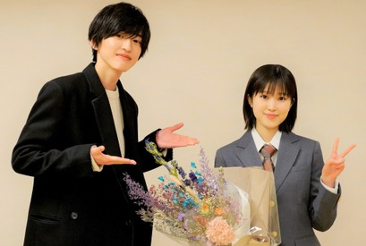 道枝駿佑、福本莉子のクランクアップにサプライズ登場『今夜、世界からこの恋が消えても』 画像