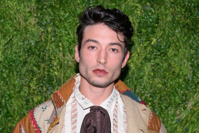 エズラ・ミラー、ハワイでまた逮捕…激高して投げつけた椅子が女性に当たりけがをさせる 画像