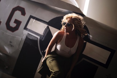 レディー・ガガ「ホールド・マイ・ハンド」MV公開『トップガン マーヴェリック』主題歌 画像