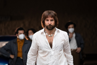 ブラッドリー・クーパーは「最高のキャスティング」実在の“大物プロデューサー”に『リコリス・ピザ』 画像