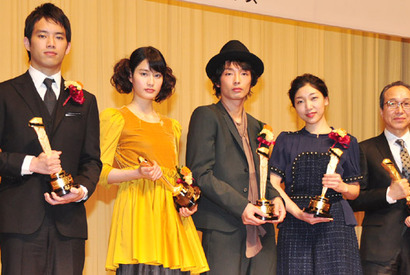 安藤サクラ、女優賞W受賞の快挙に「子孫にも感謝」と珍挨拶も監督は涙 画像