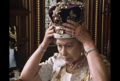 「精一杯頑張るしかなかった」25歳で即位した当時の思いとは『エリザベス　女王陛下の微笑み』本編映像 画像