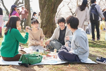 小松菜奈＆坂口健太郎＆山田裕貴＆奈緒、パーティのメイキング映像公開『余命10年』 画像